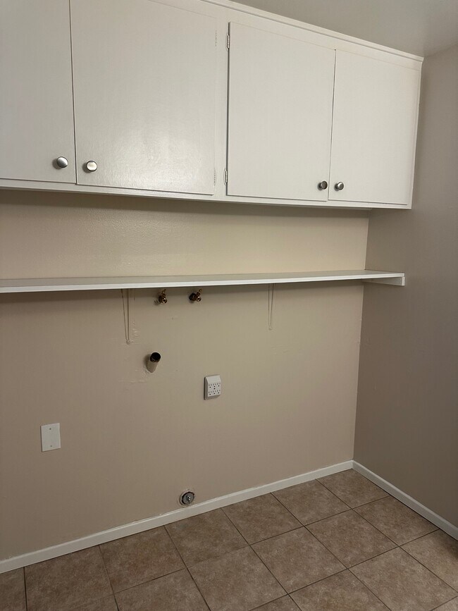 Building Photo - 1393 Scotch Cir