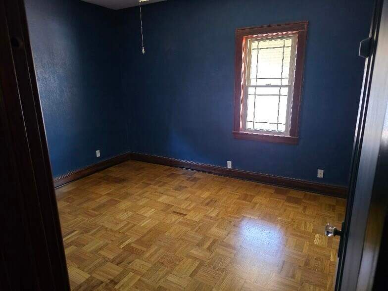 Building Photo - 715 S Rotherwood Ave