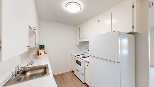 Building Photo - 402 Alameda del Prado