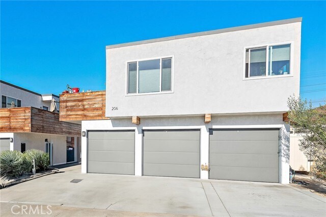 Building Photo - 206 Avenida Victoria