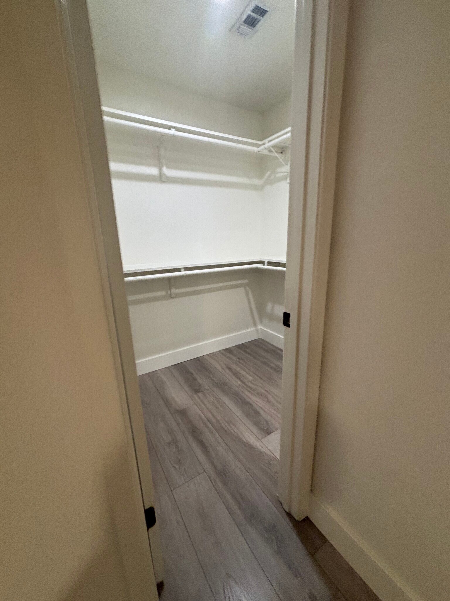 Main Bedroom - Walk-in closet - 7810 Copperas Dr