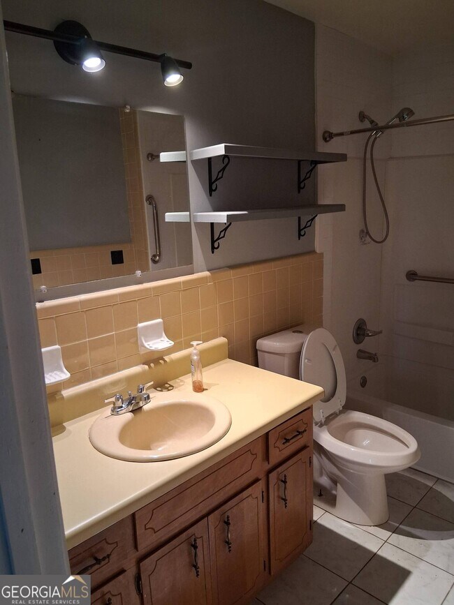 Building Photo - 14 Brannan St