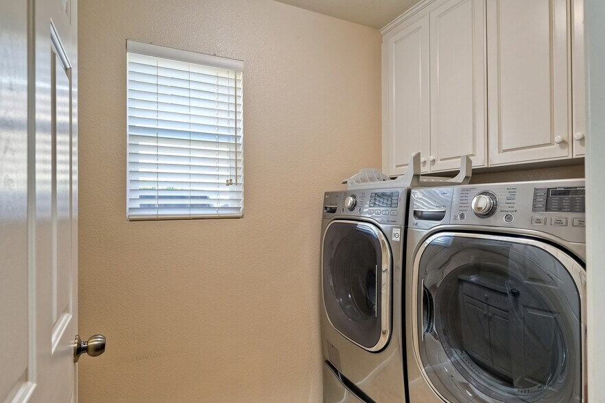 Building Photo - 44401 Penbrook Ln