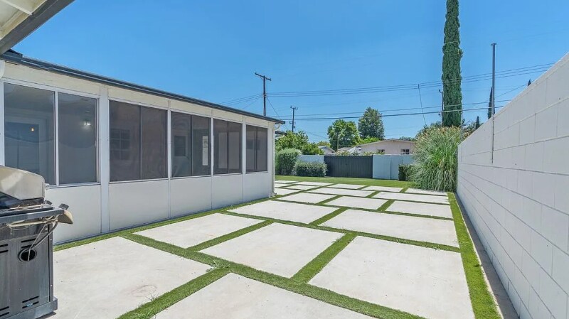 Building Photo - 22922 Cantlay St