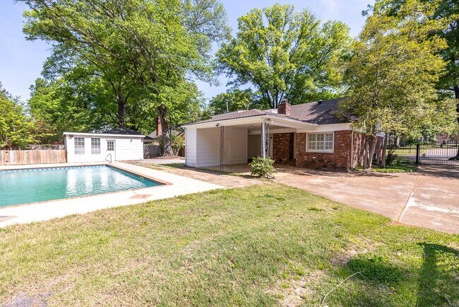 Building Photo - 1539 Brookside Dr