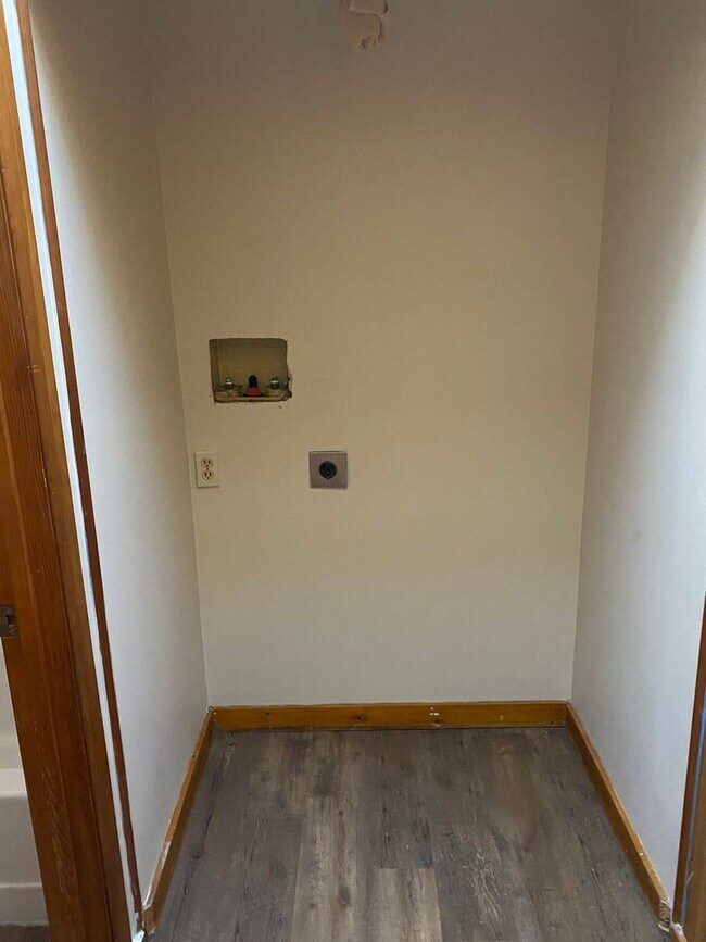 Building Photo - Two Bedroom Condo in Franklin Heights