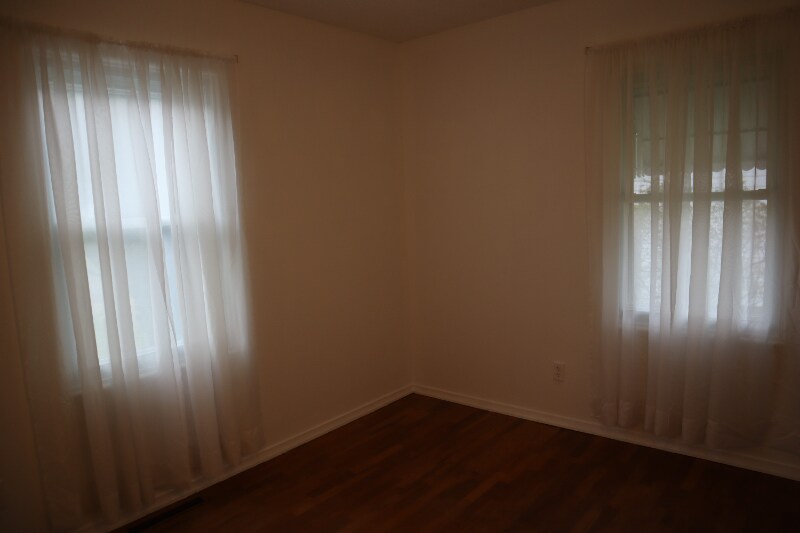 Building Photo - 275 Viking Dr