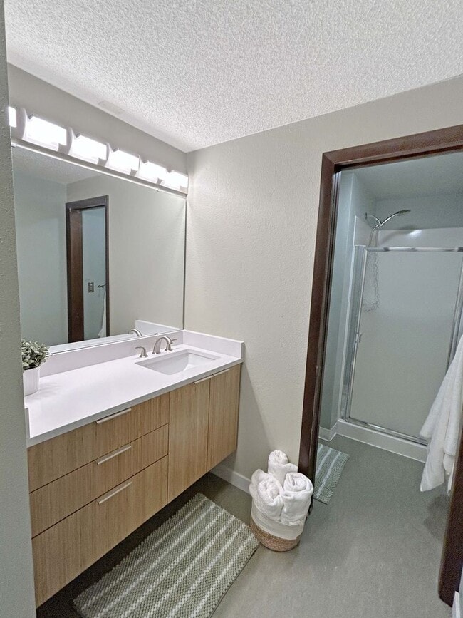Building Photo - Capitol Lake Towers Condo (#201) w/ Move-I...