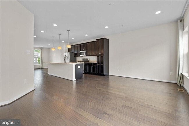 Building Photo - 7210 Hartley Ln