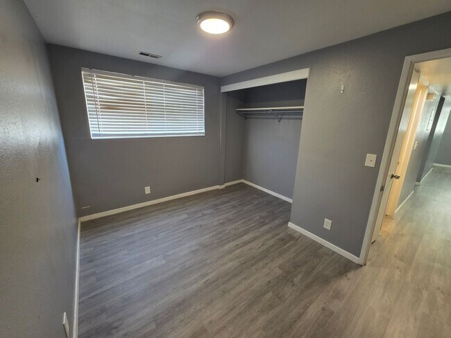 Building Photo - 85 E 200 N