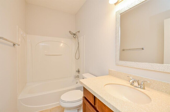 Building Photo - 3911 Fallsbrook Ct