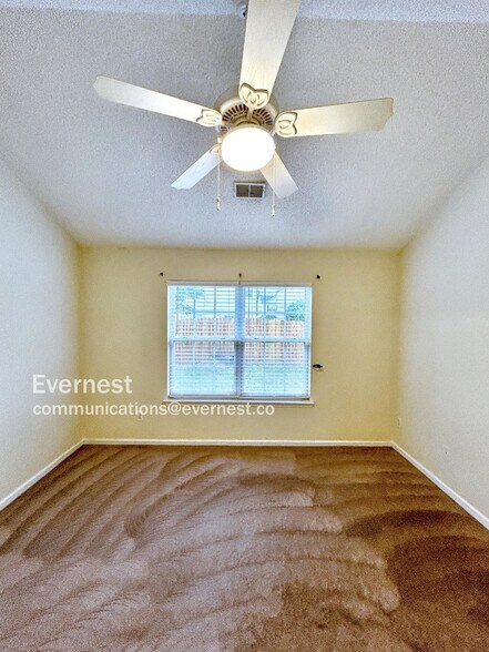 Building Photo - 416 Commons Dr