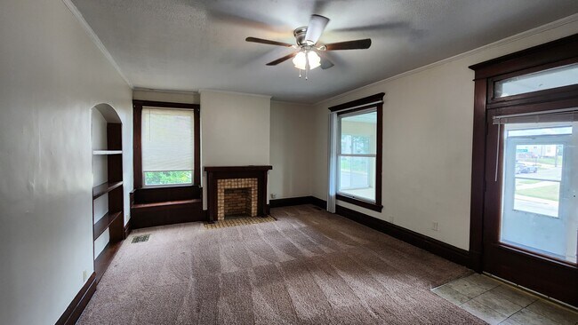 Building Photo - 2173 Indianola Ave