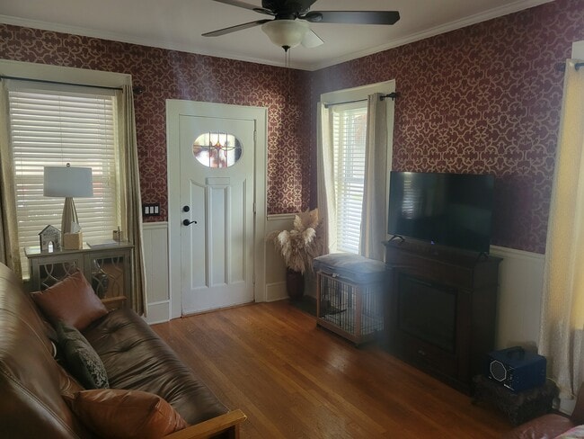 Building Photo - 33 Pigeon St