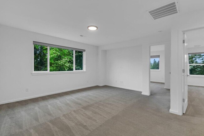 Building Photo - Large luxurious 5 bedroom Home in Renton