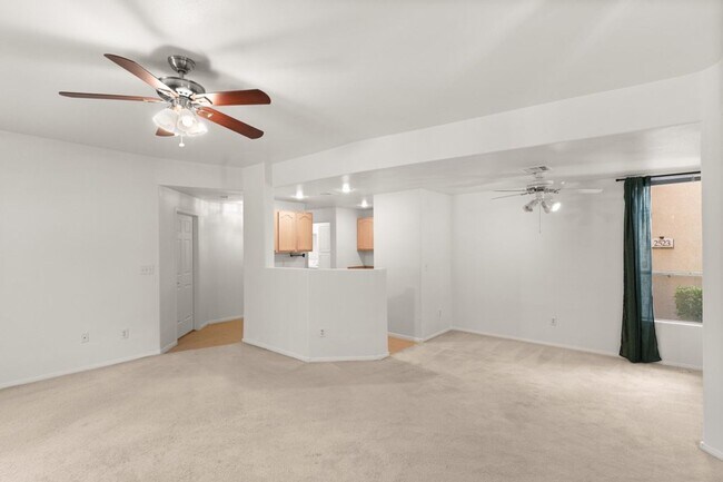 Building Photo - Beautiful 2 Bed 2 Bath ground floor condo in Guard Gated Green Valley Community. 1 Car garage!