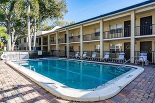 Building Photo - 5221 Bayshore Blvd