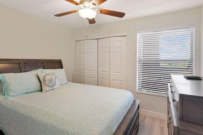 Building Photo - 6562 Boca Del Mar Dr