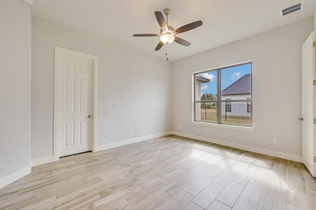 Building Photo - 227 Dally Ct
