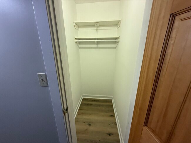 Building Photo - 102 Lincoln Ave