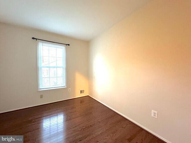 Building Photo - 2404 Albot Rd