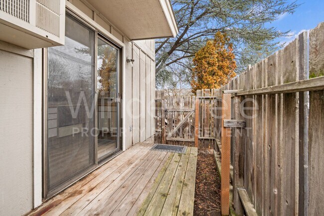 Building Photo - 2702 E 31st Ave