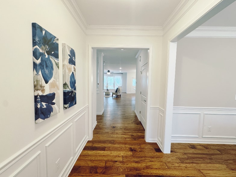 Building Photo - 2800 Lemnos Dr