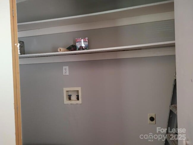 Building Photo - 322 Hartford Ave