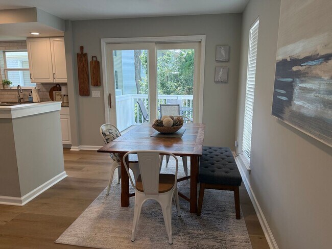 Building Photo - 10 Cobblestone Ct