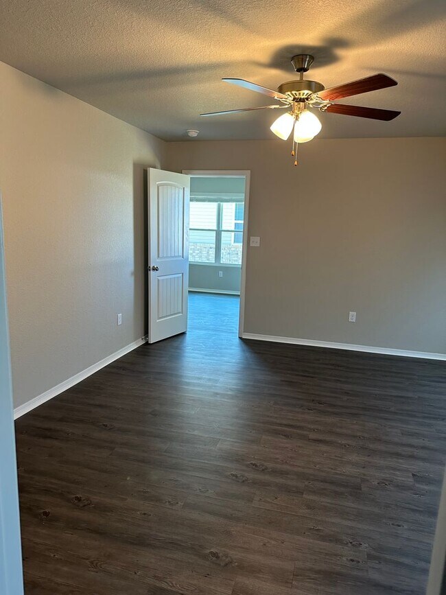 Building Photo - 205 Logan Dr