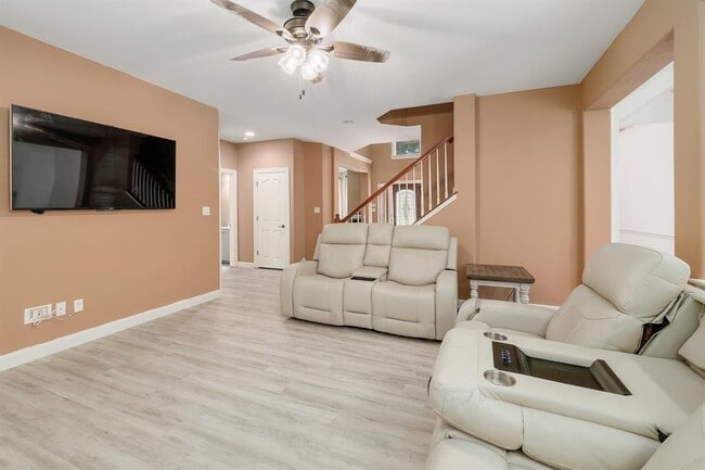 Building Photo - 2129 Clear Lake Pl
