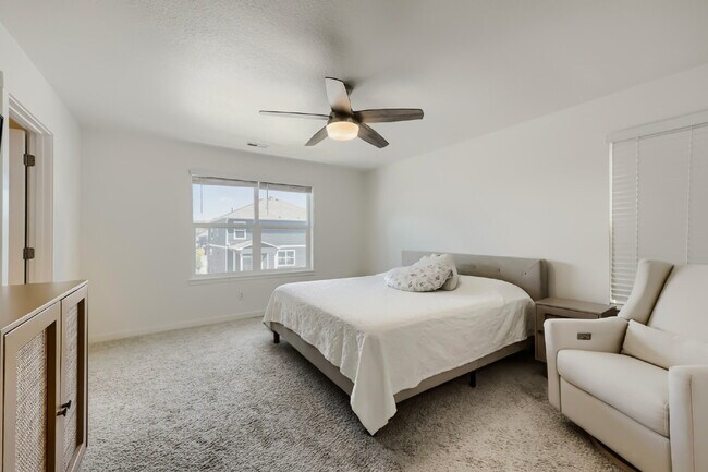 Building Photo - "Spacious 5-Bed Oasis with 3 Full Baths in Scenic Castle Rock – Your Dream Home Awaits!"