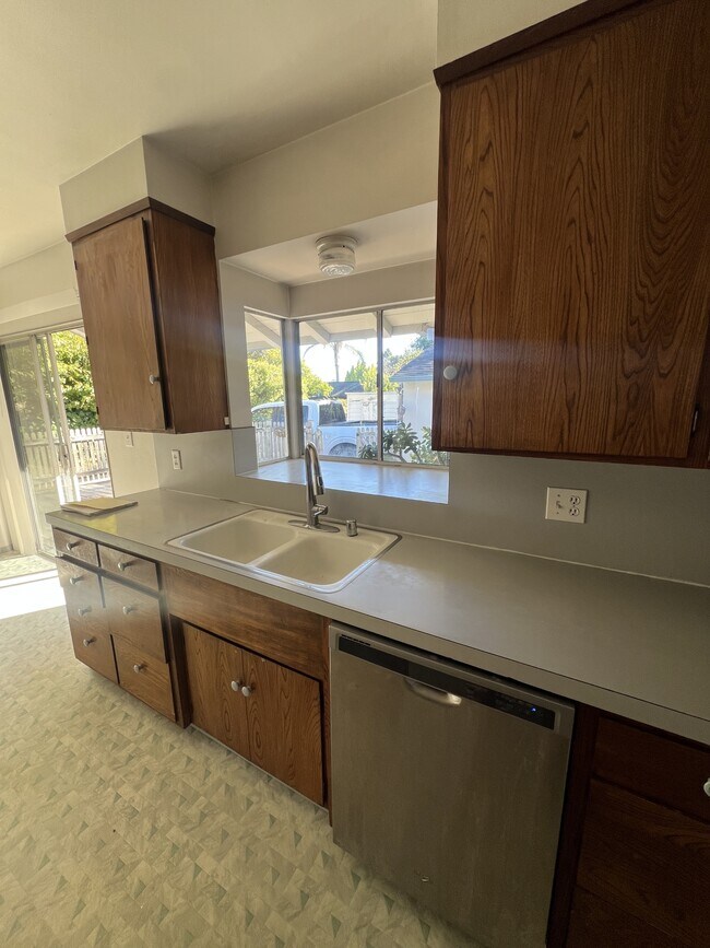 Building Photo - 115 Laurent St