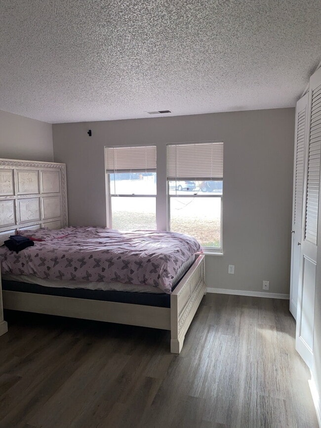 Building Photo - "Charming 3-Bed Gem with 2 Bathrooms in Greenwood Village – Your Cozy 1199 Sq Ft Retreat!"