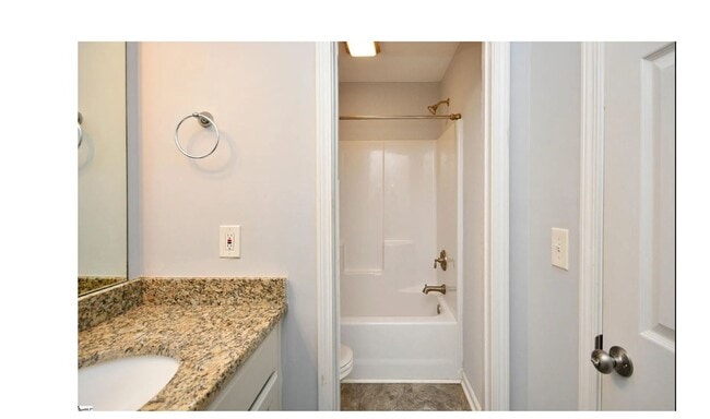 Building Photo - Charming 2-bedroom, 2.5-bathroom townhouse...