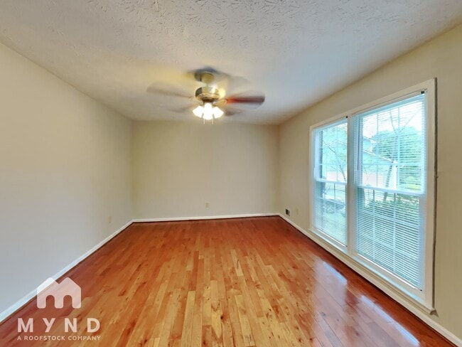Building Photo - 2211 Tarence Ln SW