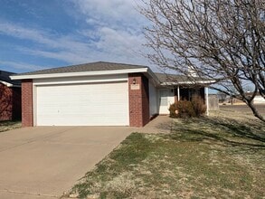 Building Photo - 6112 7th Dr
