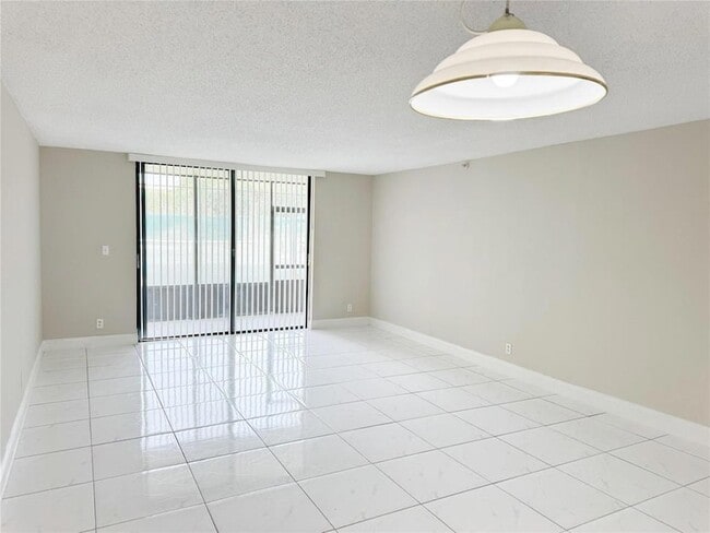 Building Photo - 2788 Tennis Club Dr