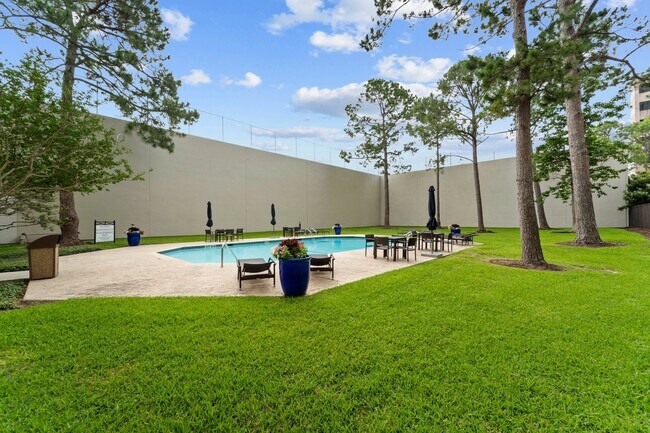Building Photo - 651 Bering Dr
