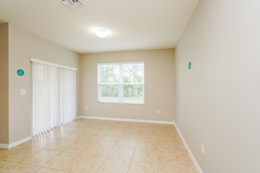 Building Photo - 2002 SE 12th St