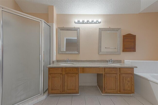 Building Photo - 2919 Pepperwood Dr