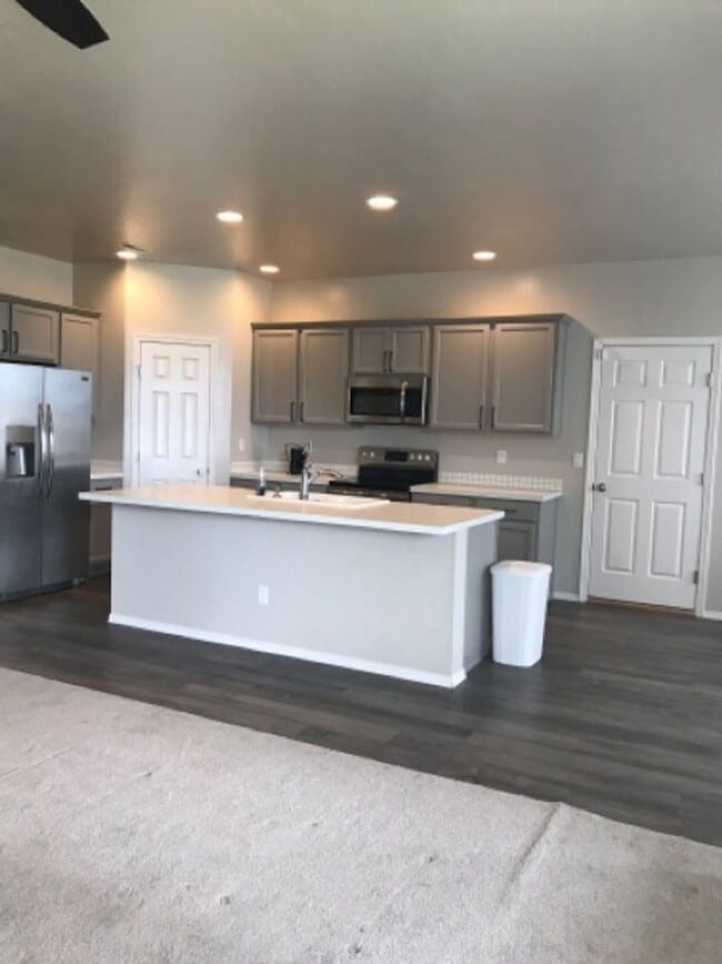 Building Photo - 788 Pronghorn Dr