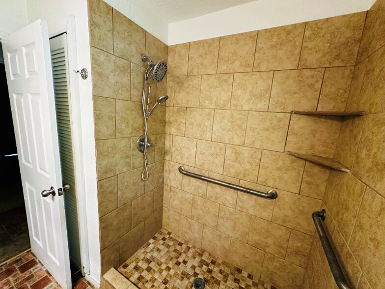 Building Photo - 458 Anton Dr