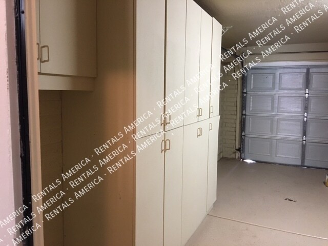 Building Photo - 5144 E Carolina Dr