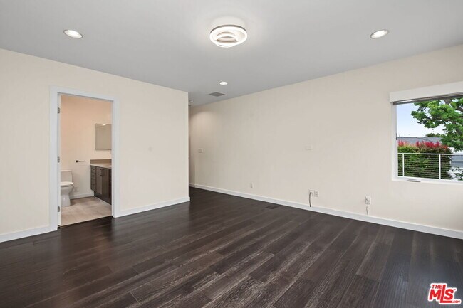 Building Photo - 175 Barlock Ave
