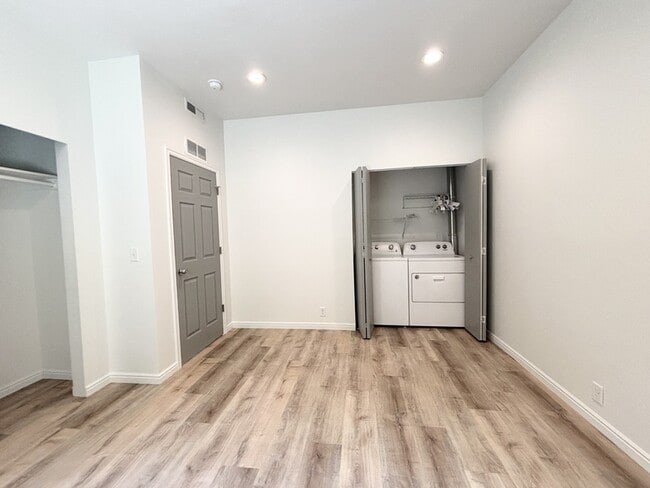 Building Photo - 1090 S 1100 E