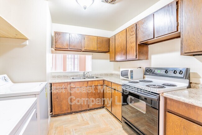 Building Photo - 1502 E Baltimore St