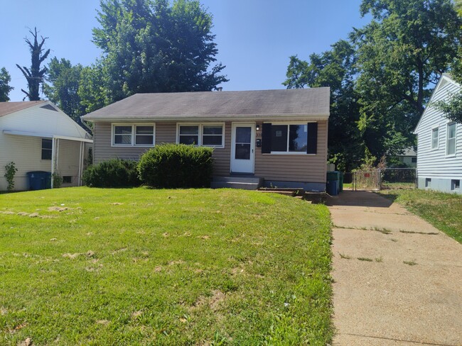 Building Photo - 330 Lancashire Rd