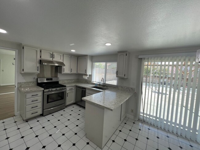 Building Photo - Great Large House ready for you to Make it a Home