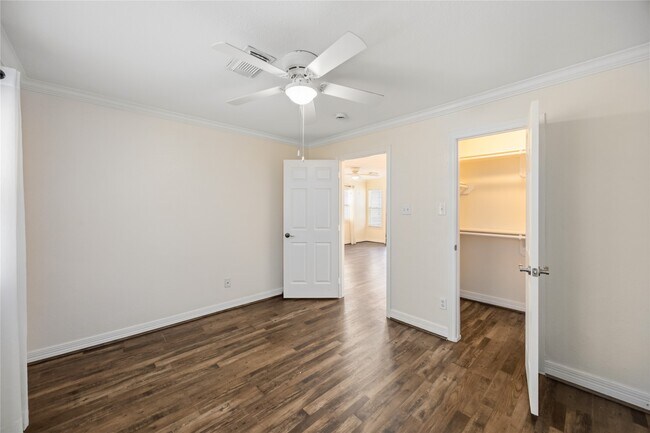 Building Photo - 4401 Marina St